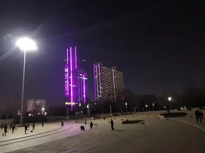 烟台开发区天地广场,张灯结彩贺新年