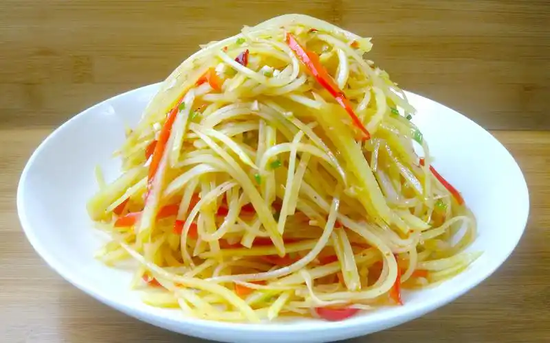 教你做一道炝拌土豆丝清脆爽口香辣开胃做法非常简单