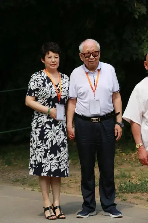 演唱87版《红楼梦》歌曲大红大紫之后,陈力为什么突然离开歌坛?