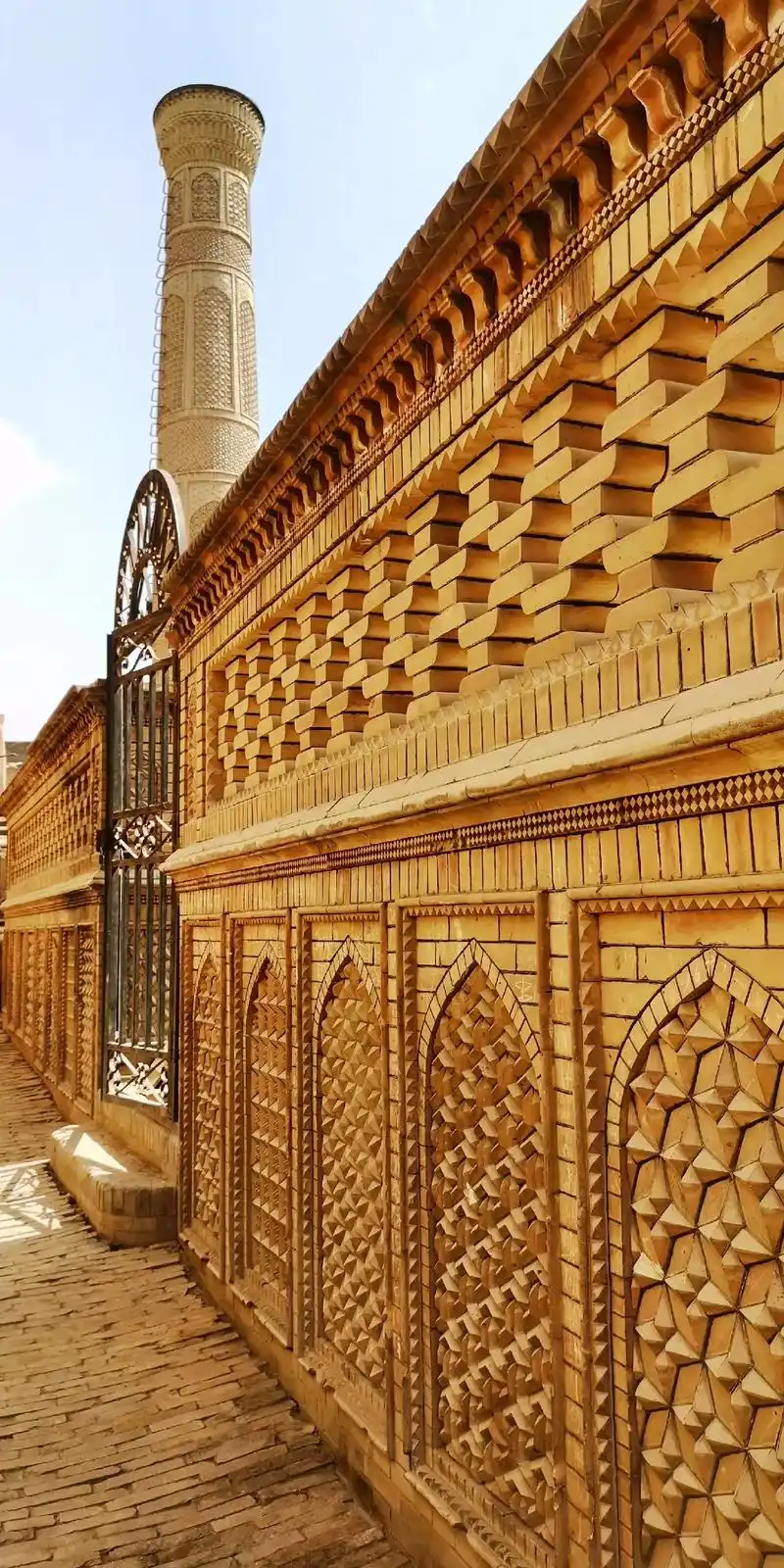 喀什古城  喀什噶尔老城,是一座真正的古城,一座活着的古城 - 抖音