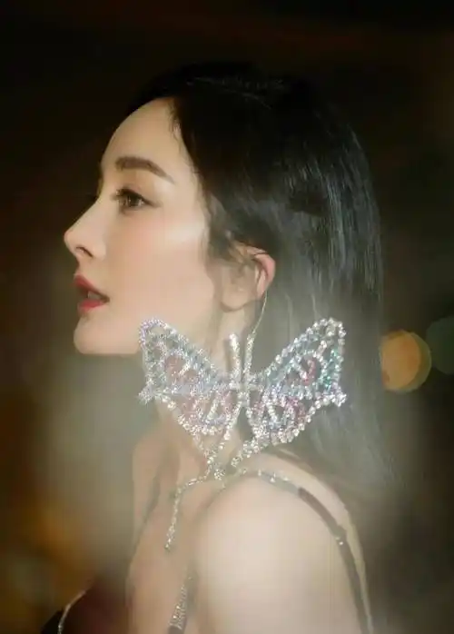摄影师都劝她不要戴已经颜值爆棚_耳环_头发_感觉