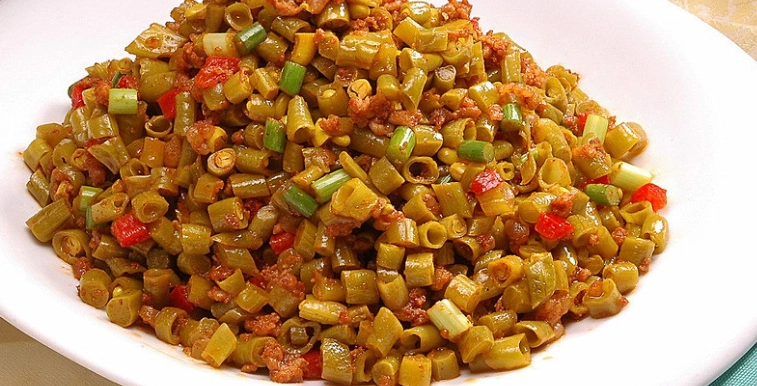 酸豆角炒肉末的做法,酸爽可口拌着白米饭吃超香!