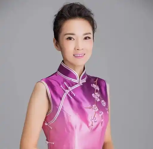 1994年,大学毕业后,管彤很快成了北京电视台主持人.