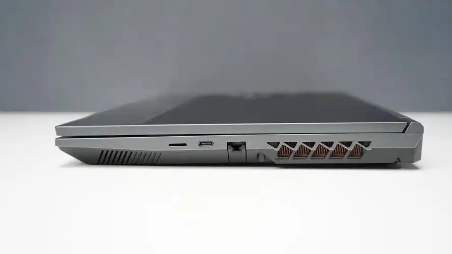 七彩虹将星x15 at(2023款)游戏本评测:全方位升级,值不值得买_接口