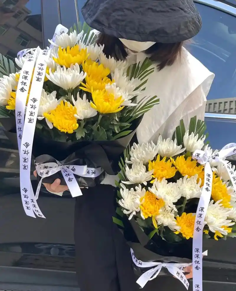 以花寄相思,爱无止息. "怀念悼念"是菊花的一种花语,代表对 - 抖音