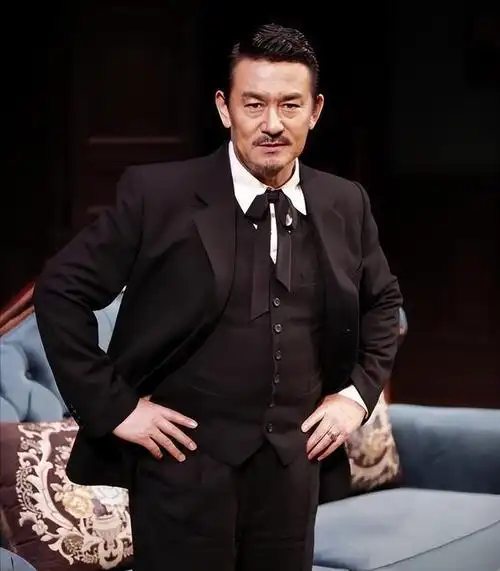 演员李洪涛:越老越红,娶平凡妻生一子幸福美满