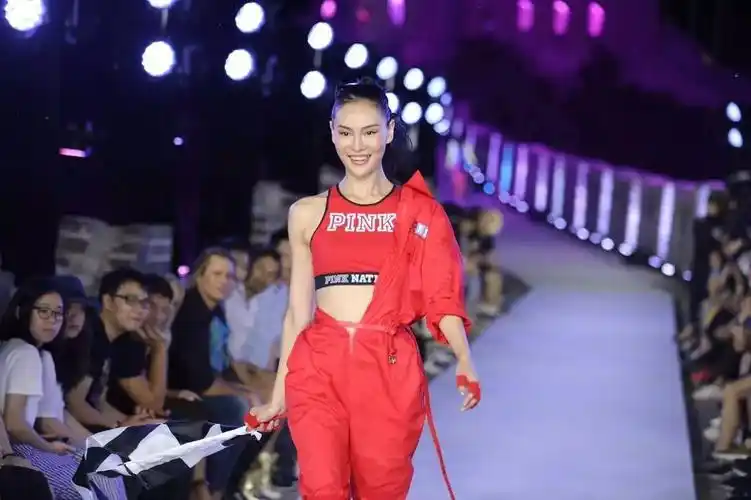 梦想的舞台踏上维密天使养成之路官方所公布的大秀名单已火热出炉仅剩