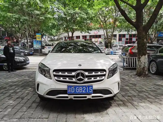 拍卖标的:重庆市车牌号为渝dgb215奔驰gla2017款动感型小型轿车一辆.