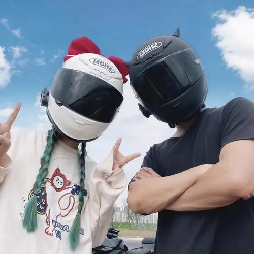 趁着天气好拍了一波摩托车头盔的情侣头像