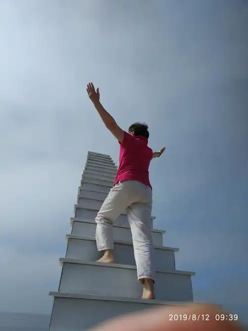 张开双臂拥抱蓝天