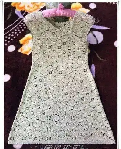 钩针编织一款铜钱花花样的a字版连衣裙,附教程