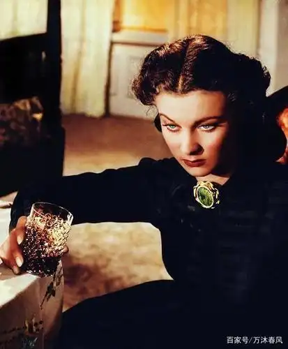 《乱世佳人》:从斯嘉丽的爱情纠葛,领悟自我成长和信仰的力量