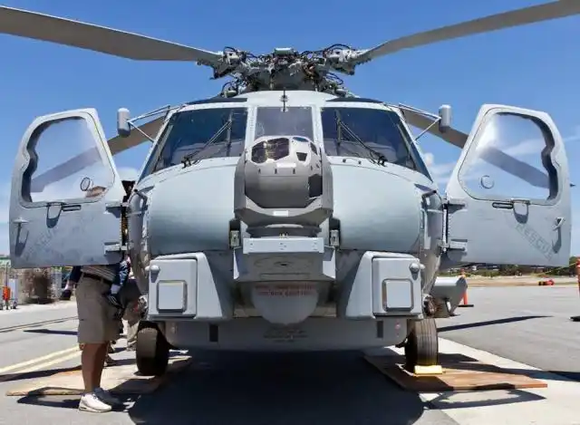 美海陆军豪购102架海鹰黑鹰直升机(组图)
