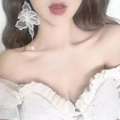 高冷"御姐风"女生锁骨部位图-头像-语惜网