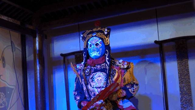 店内每天都有表演川剧变脸及长嘴壶茶艺告诉墨尔本,这就是中国,这就是