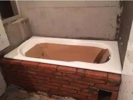 脑洞大开在卫生间砖砌了个浴缸,贴好砖发在朋友圈大家都炸锅了!