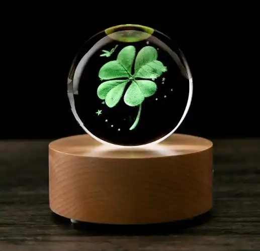 非常好看的幸运草图片