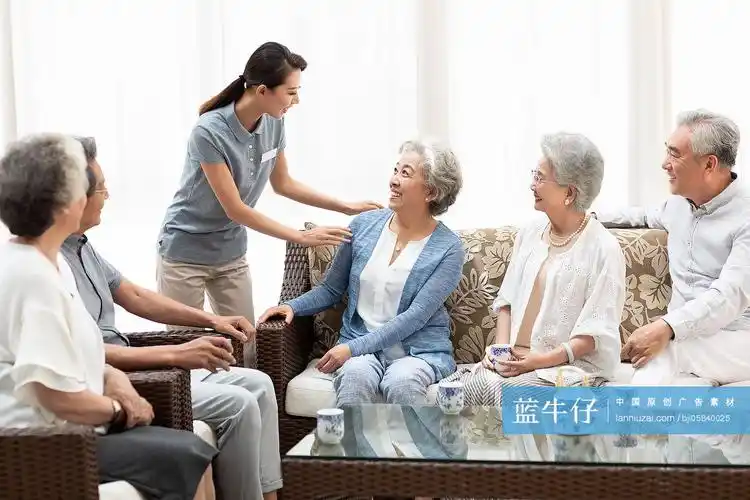 老年人在养老院-原创广告素材图片-蓝牛仔
