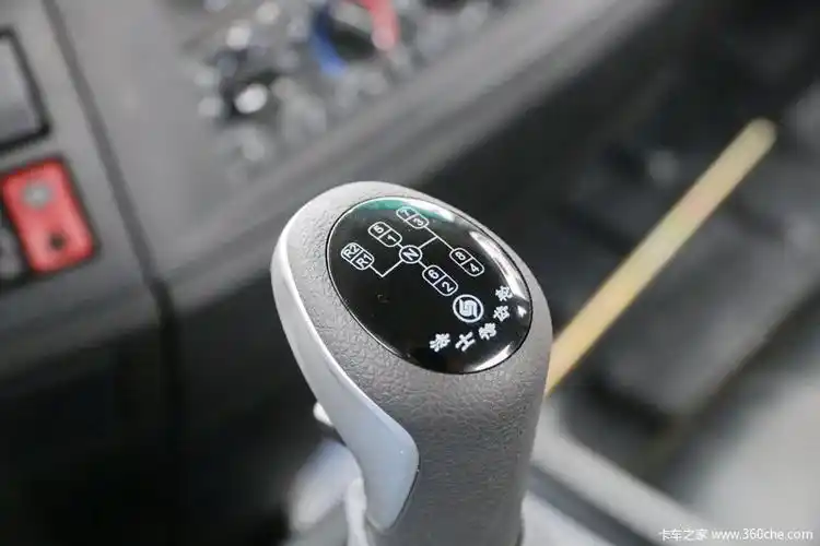 东风 多利卡 d9 220马力 4x2厢式载货车(国六)