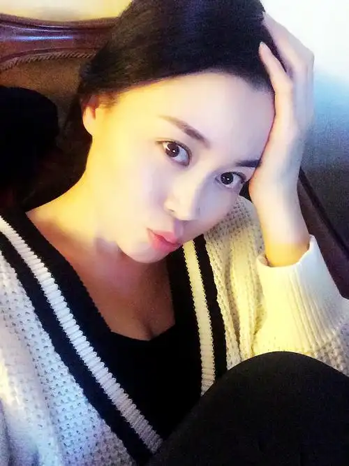 "宅男女神"关琳娜一组高清唯美壁纸图,网友:身材完美颜值超高