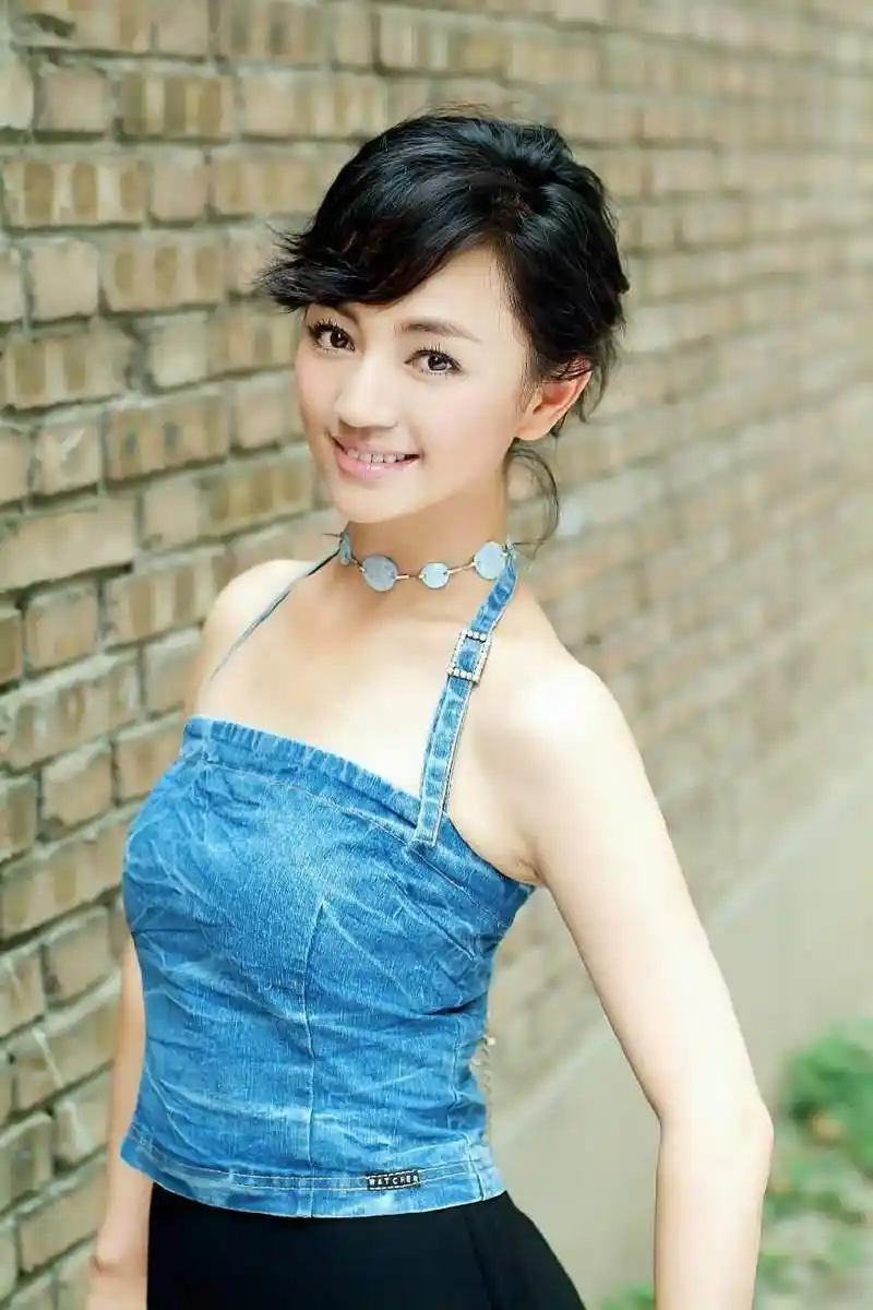 最美妖精罗海琼依旧大气优雅美丽动人