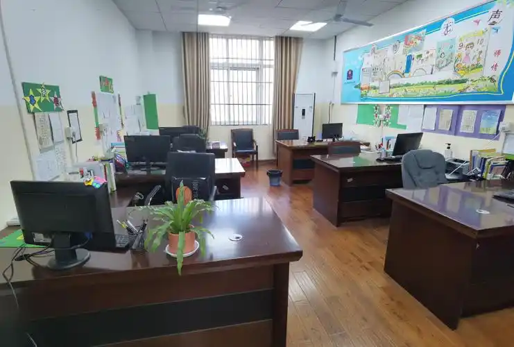 芳室净雅育人馨香合肥市建平实验小学南艳分校开展美丽办公室考评活动