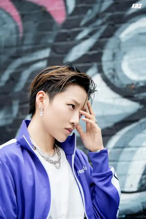 刘雨昕[超话]# @蜜蜂少女队-刘雨昕 @kik. 来自蜜蜂少女队 - 尾博