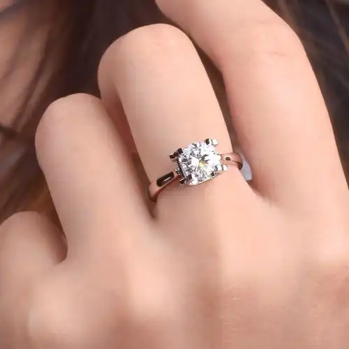 牛头款美国进口莫桑石戒指女18k白金 1克拉钻戒简约个性大方婚戒