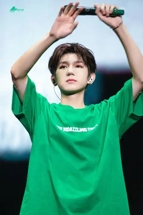 王源陆虎祝赵英俊生日快乐##王源客厅狂欢巡演