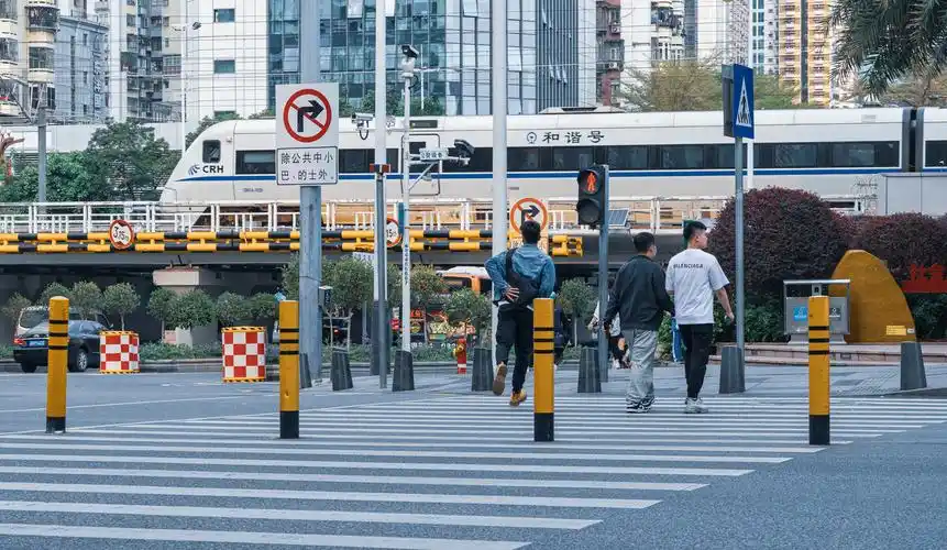 行人过马路|深圳纪实 - hanks684 - 图虫