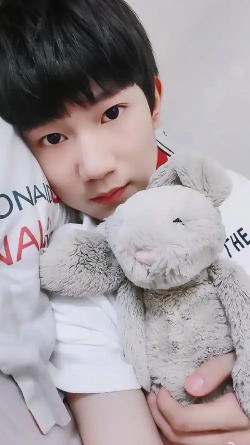 宝宝 你要多发自拍@tfboys-王源#王源2024龙行绛气