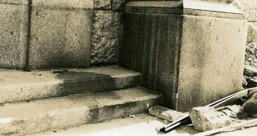 原创广岛核爆炸过后墙上的人影是人体被高温气化印上形成的吗