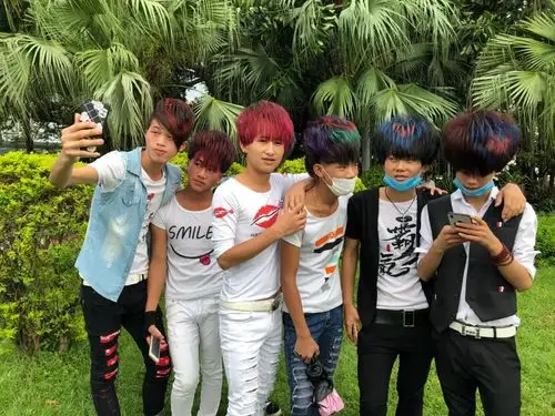 消失的杀马特流水线外的平行世界