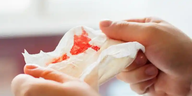 感染新冠病毒后会咳血咯血出血是怎么回事__新冠咳血丝是肺部感染吗很