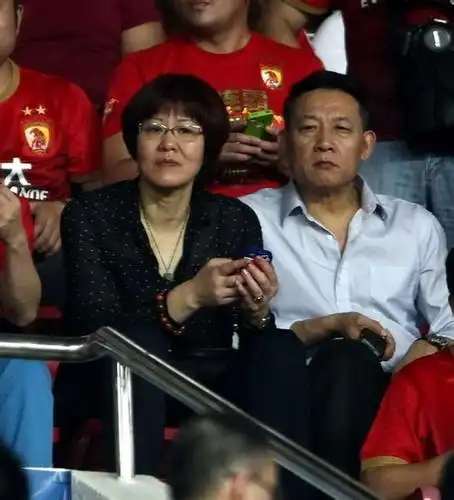 郎平和王育成(资料图)