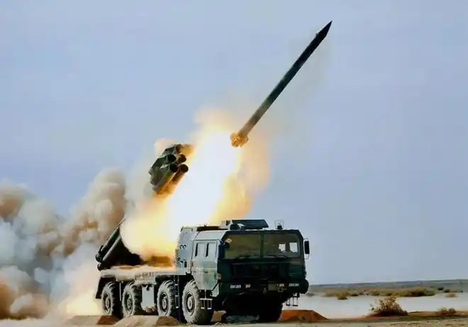 卫士2d火箭炮射程超400公里堪比导弹为何我国只出口却不自用