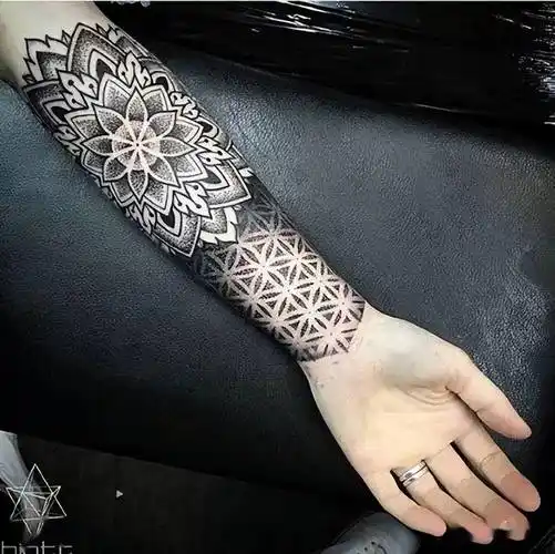 看呆强迫症患者的纹身曼陀罗