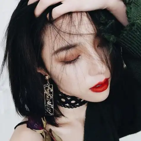 妩媚红唇霸气女生头像