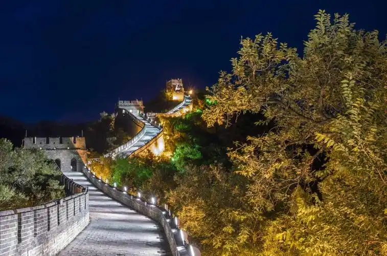 八达岭长城最新攻略来啦!暑期北京旅游打卡!_天沟_大字_光影