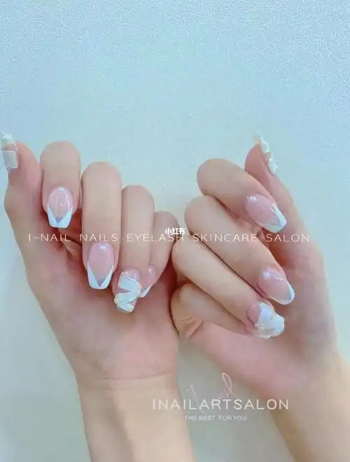 法式美甲|白色三角法式淡淡的高雅!