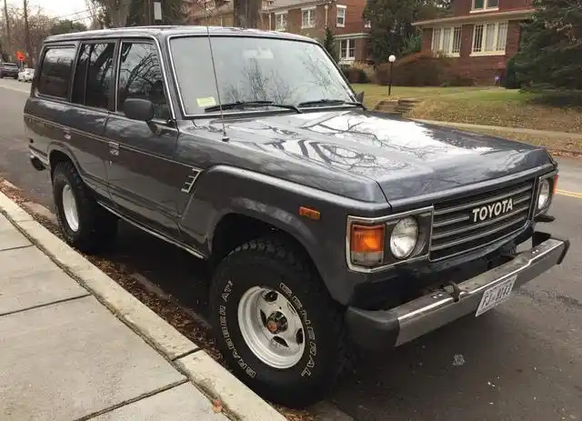 1987年的丰田兰德酷路泽,三十年前的丰田车质量还是非常好的