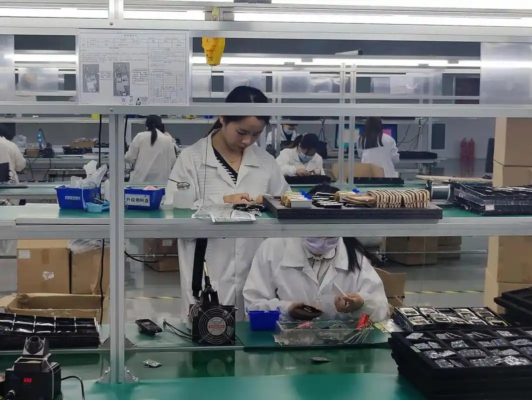 河南四线小城 鹤壁市. 实拍 电子厂女工的真实工作状态.