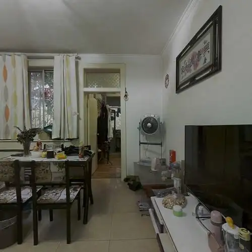 满五年唯一 没有贷款 南北通透 装修比较好 年代2000