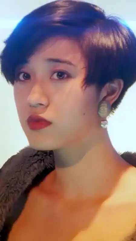 陈法蓉#短发女神"陈法蓉"都说敢露额头,才是美女,我看敢剪大背头的才