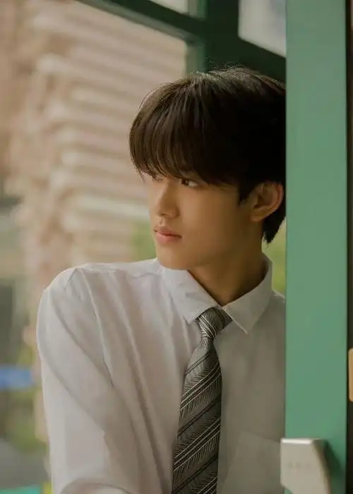 12苏新皓身高:1882006.11.24余宇涵身高:1872006.5.