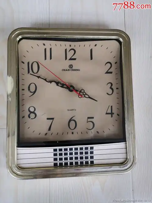 老式挂钟挂表长城牌日本机芯品相如图走时准确,尺寸32*28,纸质表盘及