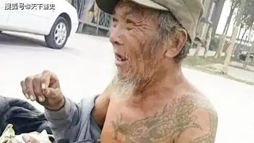 他曾是东北乔四的王牌打手,风光之后,如今成为拾荒老人