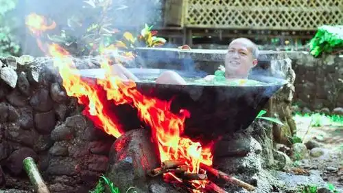 最奇葩的泡澡:菲律宾人锅中煮,阿塞拜疆洗石油浴,日本人会享受