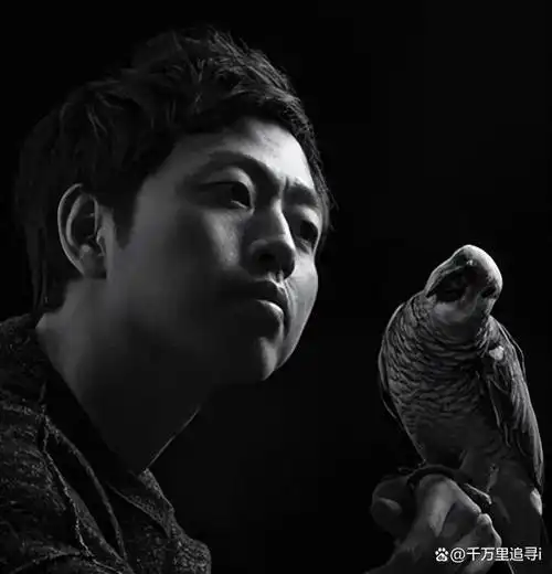 其中,有一位备受瞩目的选手名叫王昱珩,被戏称为"水哥",因其在一场"辨