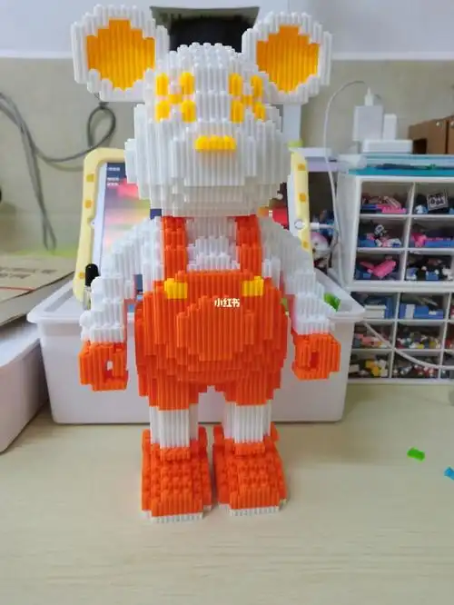 串联积木丨橙白背带暴力熊